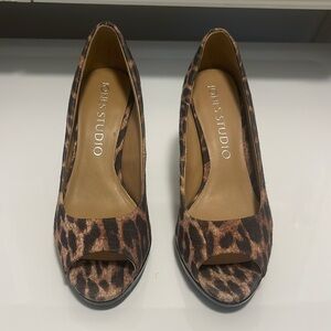 Jones Studio peep toe pump cheetah print heels. Size 6